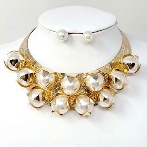 Elegant Gold and Pearl Women's Necklace and Earring Set